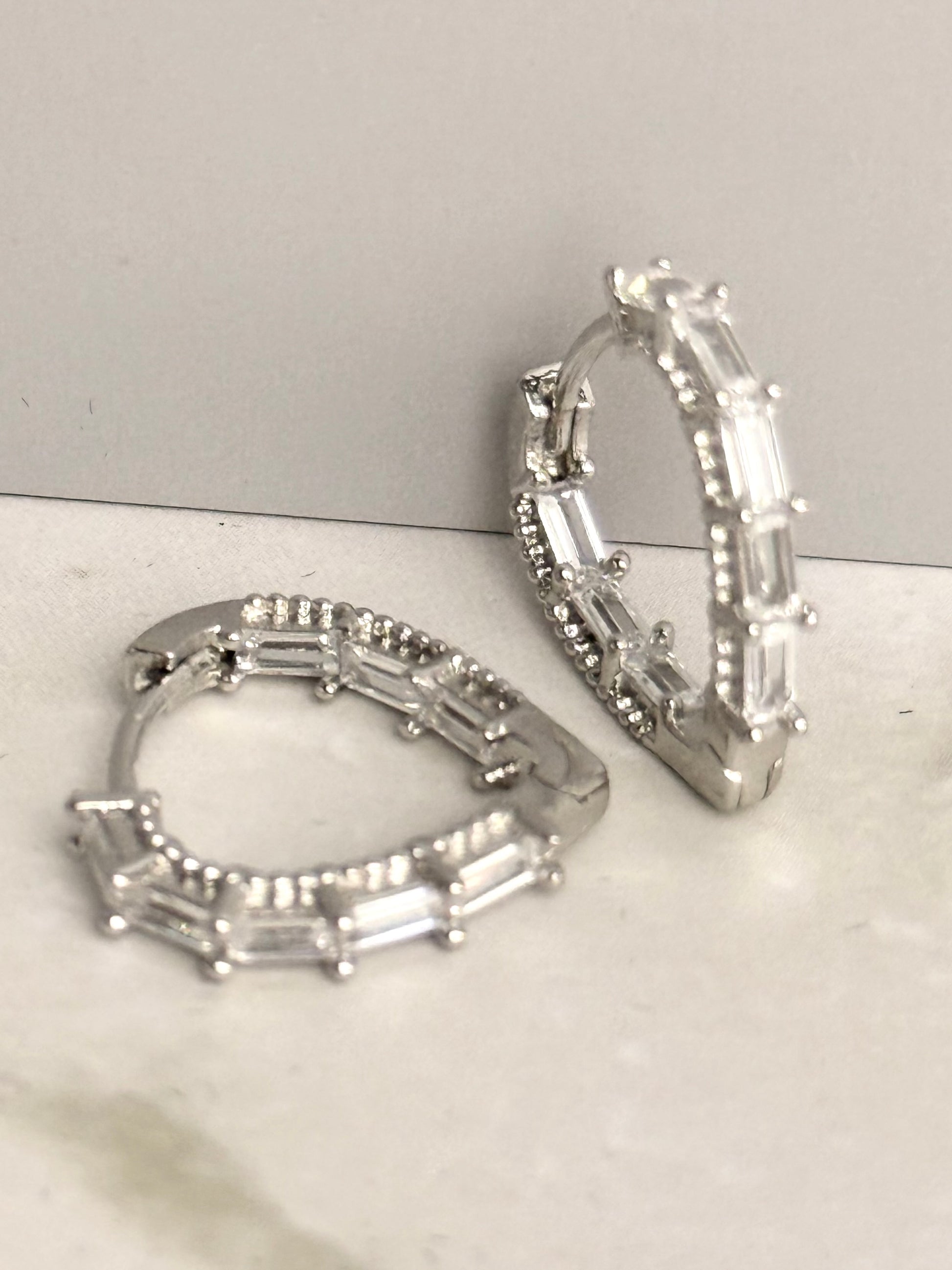 Hi-Life Oval Victoria Huggies 18 K vergoldet, versch. Farben