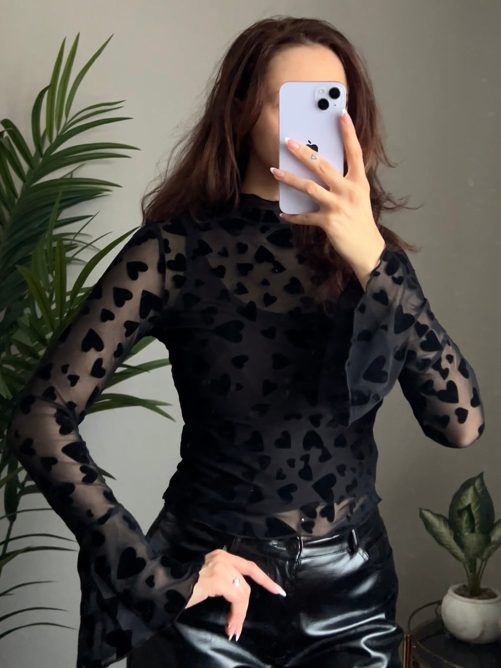 Mesh Oberteil mit Samt Herzen