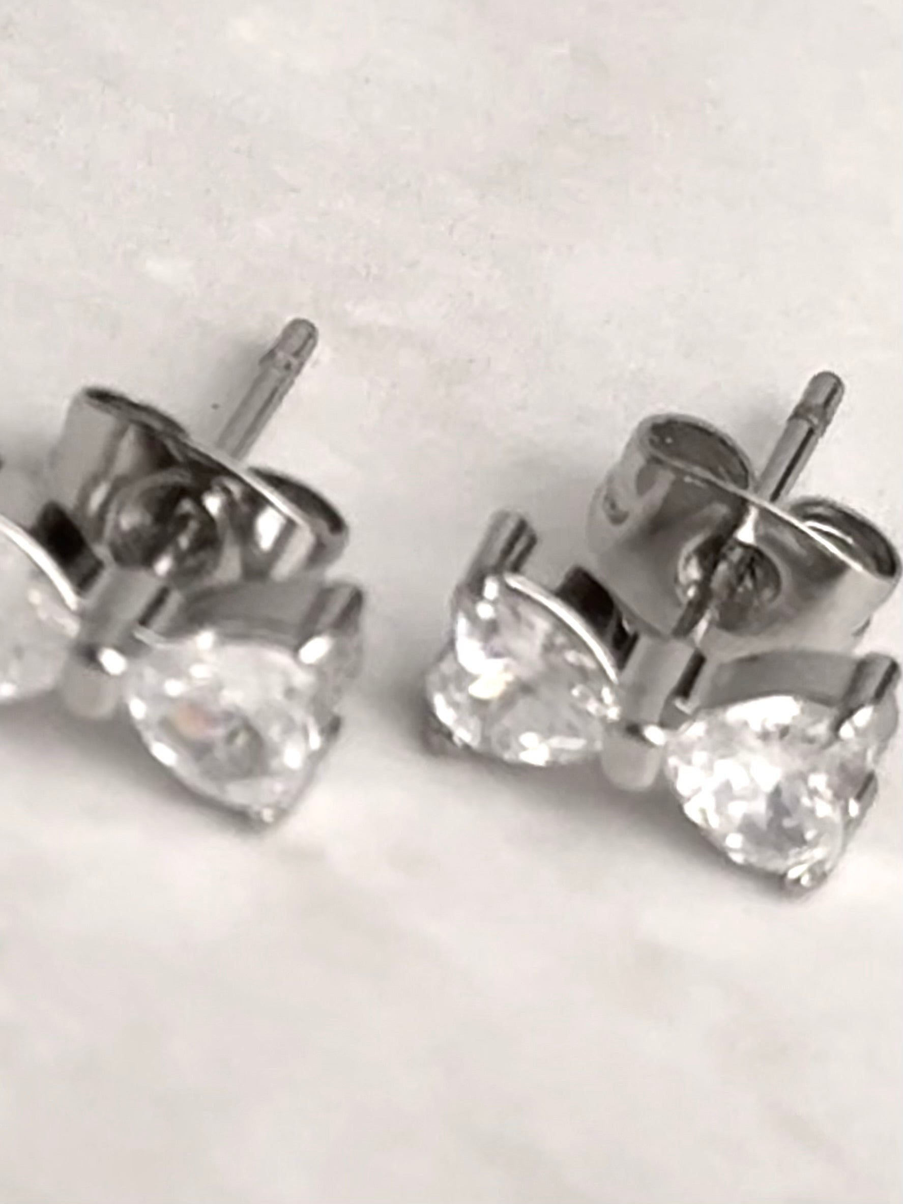 Hi-Life Pave Heart Ribbon Ohrstecker 14K vergoldet, versch. Farben