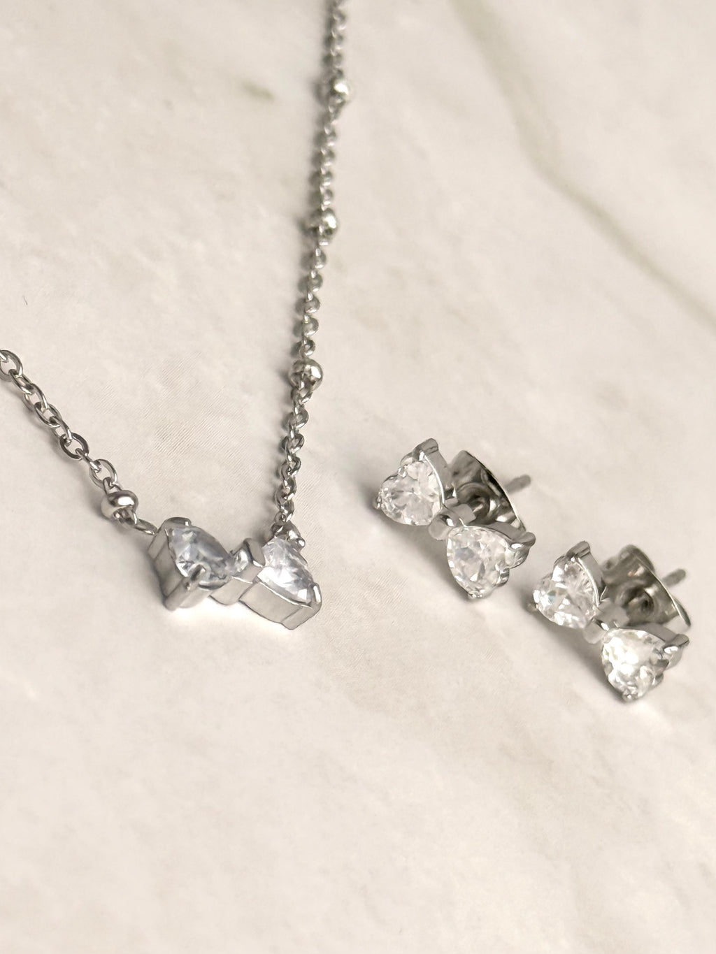 Hi-Life Pave Heart Ribbon Ohrstecker 14K vergoldet, versch. Farben